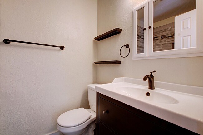 Foto del edificio - 6407 Auburn Dr