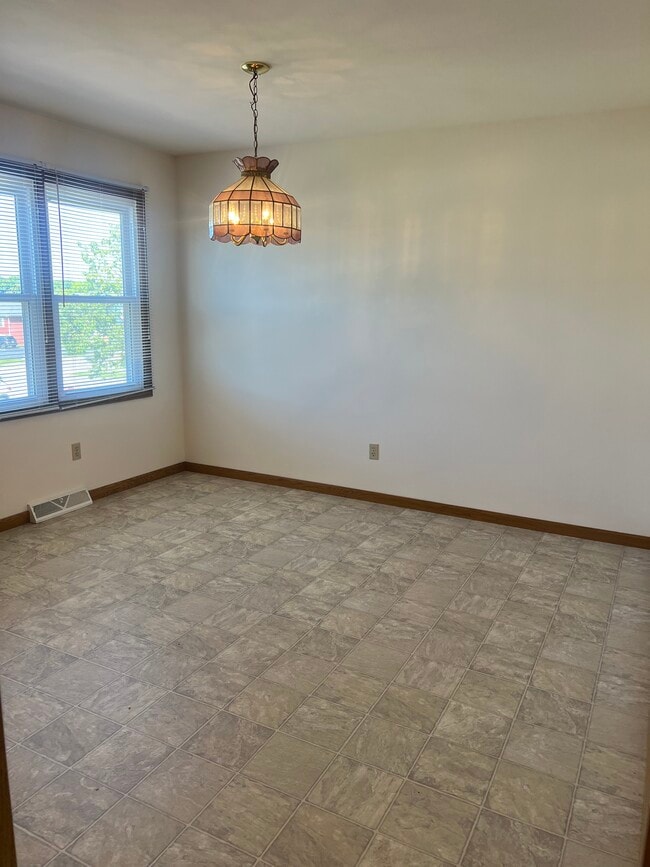 Building Photo - 4024 Canterbury Dr