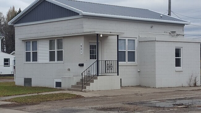 Outside - 901 N 6th St