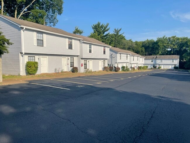 Building Photo - Quail Creek