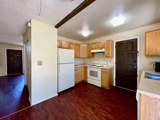 Foto del edificio - 9537 E Chenango Ave