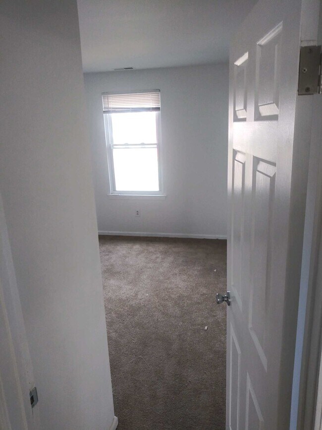 Building Photo - 44 Hopewell Ln Unit #B