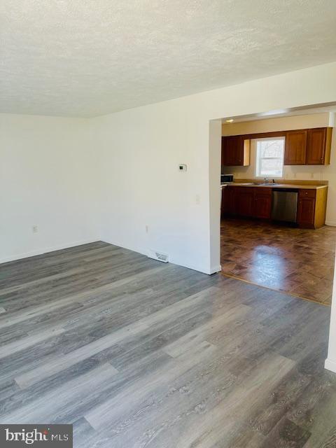 Building Photo - 353 Braeside Ave