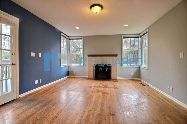 Building Photo - 4201 SW Thistle St