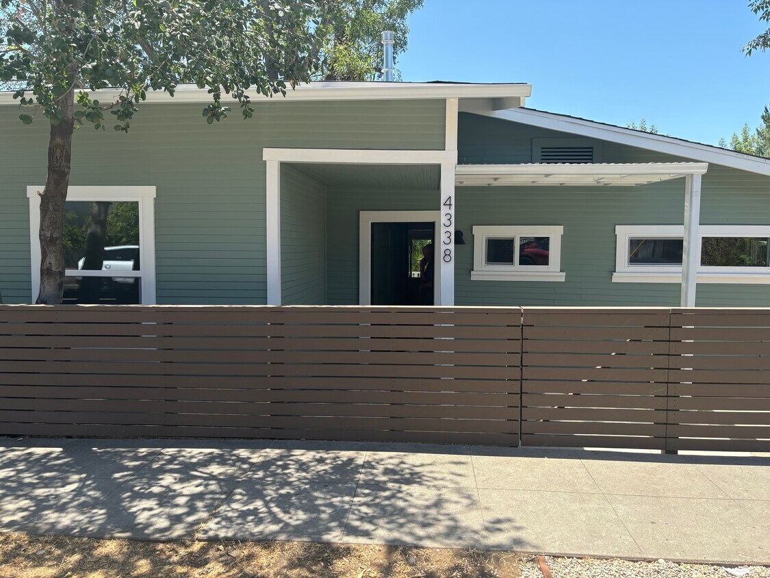 Foto principal - 4338 Prospect Ave