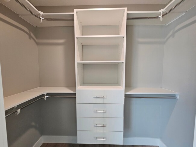 Building Photo - Brand New Townhome