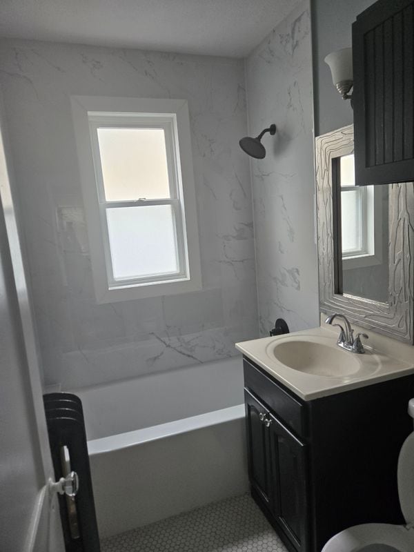 Building Photo - 54 Sharon St