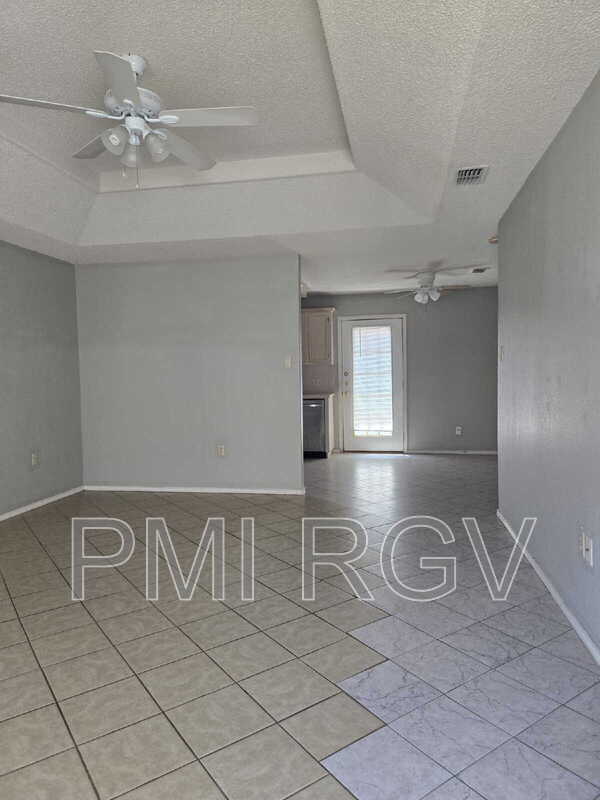 Foto del edificio - 6804 N 7th Ct