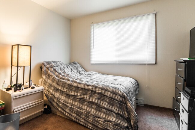 Building Photo - 820 Edgebrook Dr