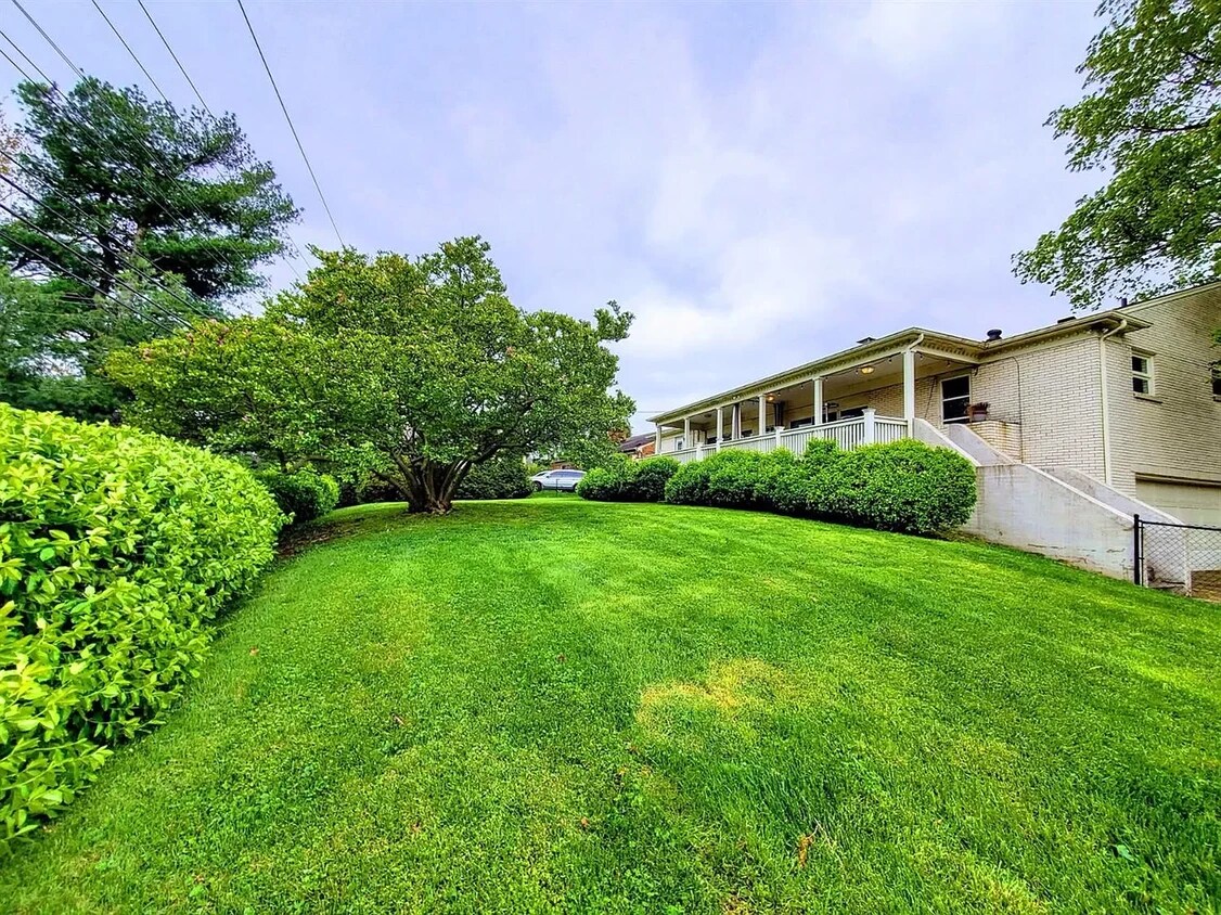 2037 Fontaine Rd Unit 2037, Lexington, KY 40502 Apartments in