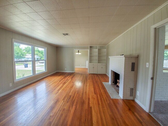 Foto del edificio - 3 Bed 1 Bath Home in Shawnee