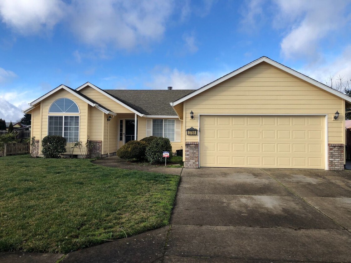 Foto principal - Beautiful 3 bedroom 2 bath house in great ...