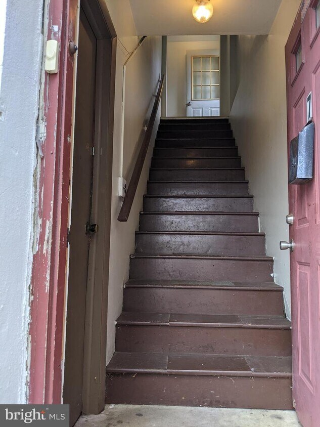 95 W Broad St, Greenwich Township, NJ 08027 Room for Rent in