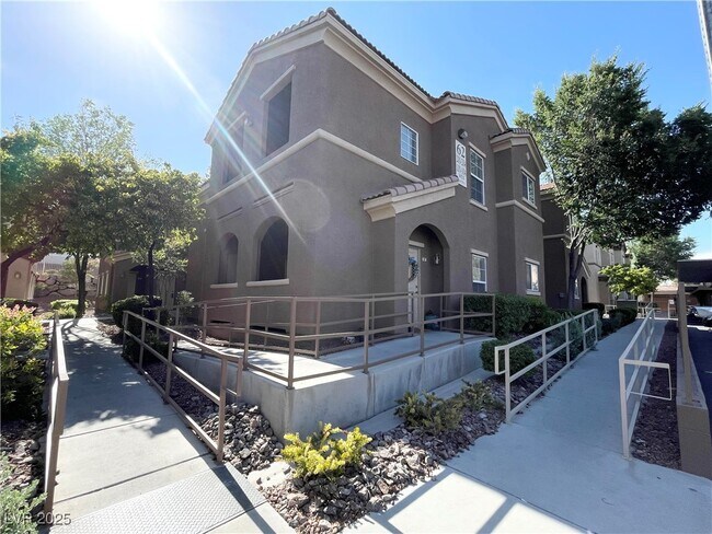 Foto del edificio - 3925 Legend Hills St