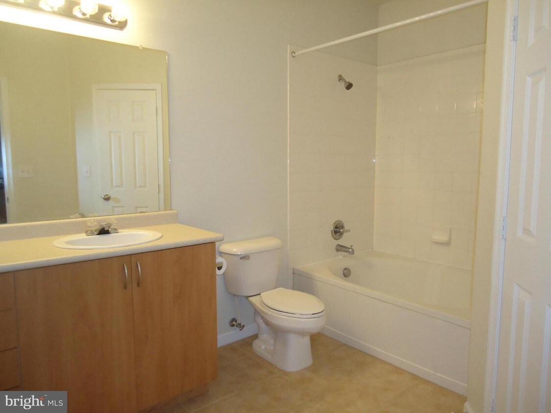 19603 Galway Bay Circle Unit 403, Germantown, MD 20874 Condo for Rent