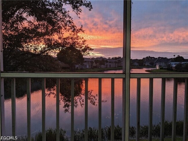 Foto del edificio - 14860 Crystal Cove Ct