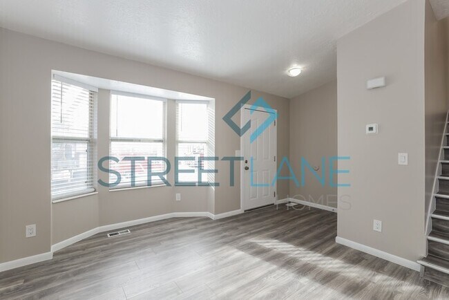 Building Photo - REDUCED!
