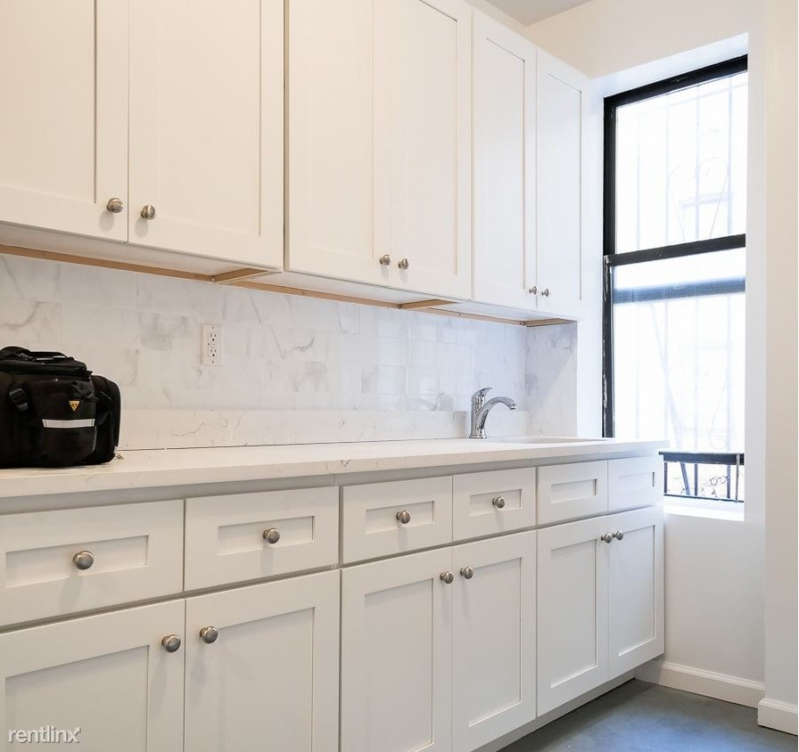 Primary Photo - 160 Fenimore St
