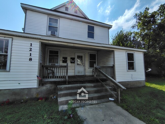 Building Photo - 1218 S 18th St