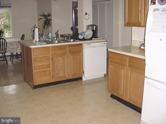 Foto del edificio - 9318 Stuart Ave