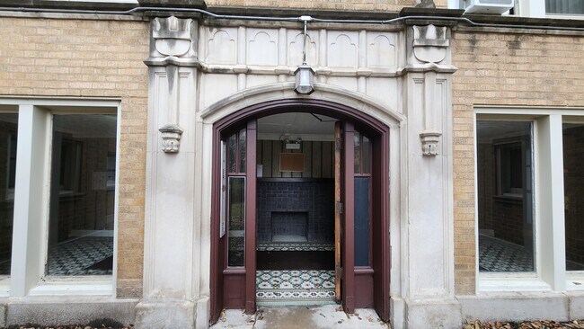 Building Photo - 2212 E 70th St