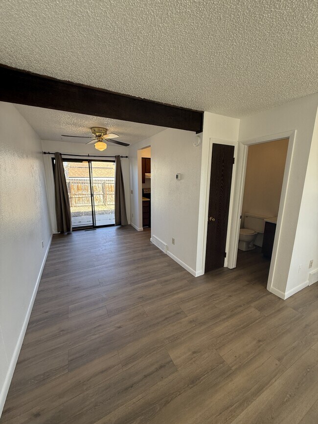 Foto del edificio - 2705 W 27th St