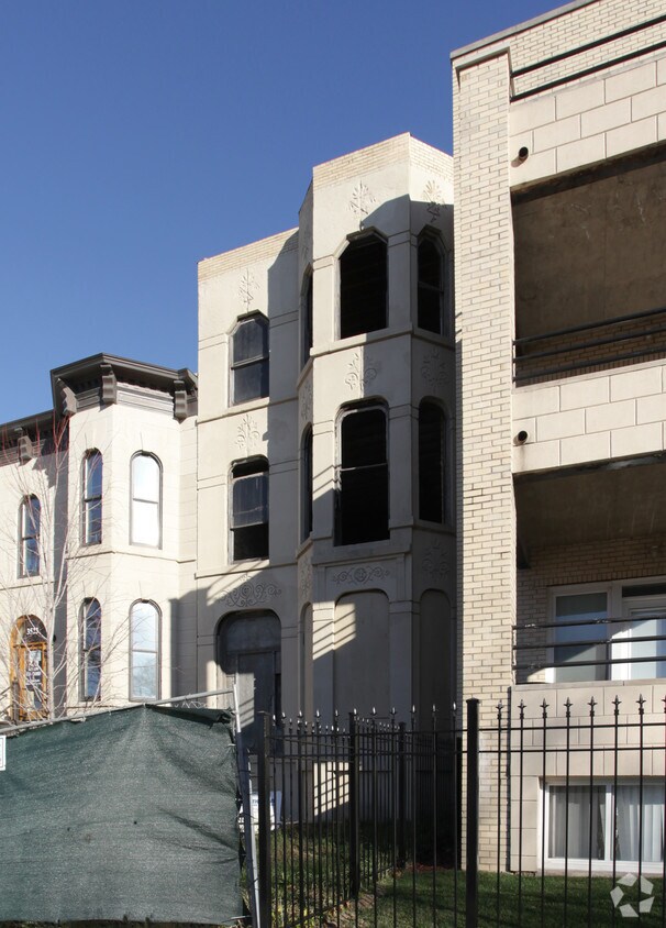 Building Photo - 3525 S King Dr