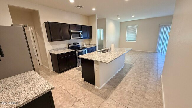 Building Photo - 36439 Pampoloma Ave