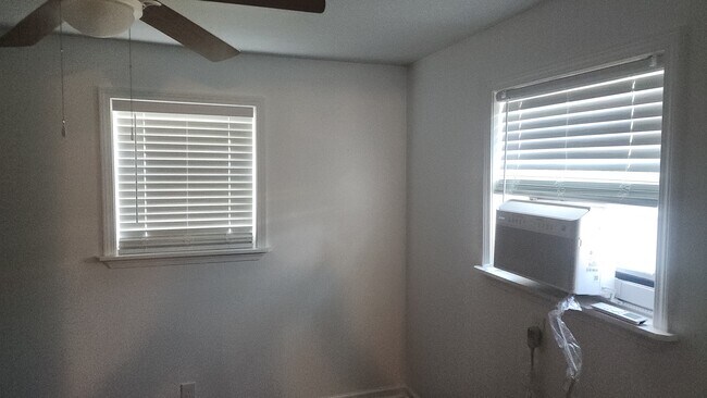 Foto del edificio - 735 Lees Ln