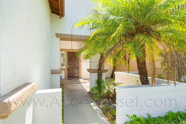 Building Photo - Gorgeous Two-Story 4 Bed/2.5 Bath Home Loc...