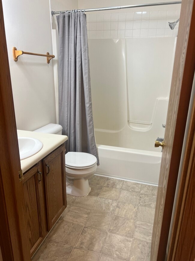 Building Photo - 4024 Canterbury Dr