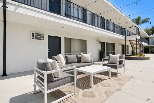 Building Photo - Terraces at Tarzana