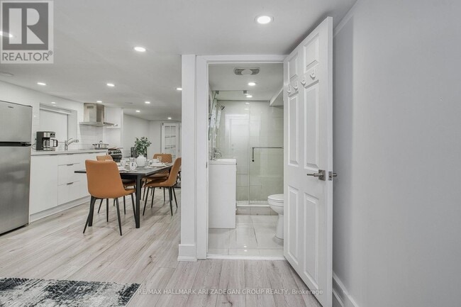 Photo du bâtiment - 138 Booth Ave