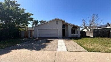 Building Photo - 738 Evergreen Way