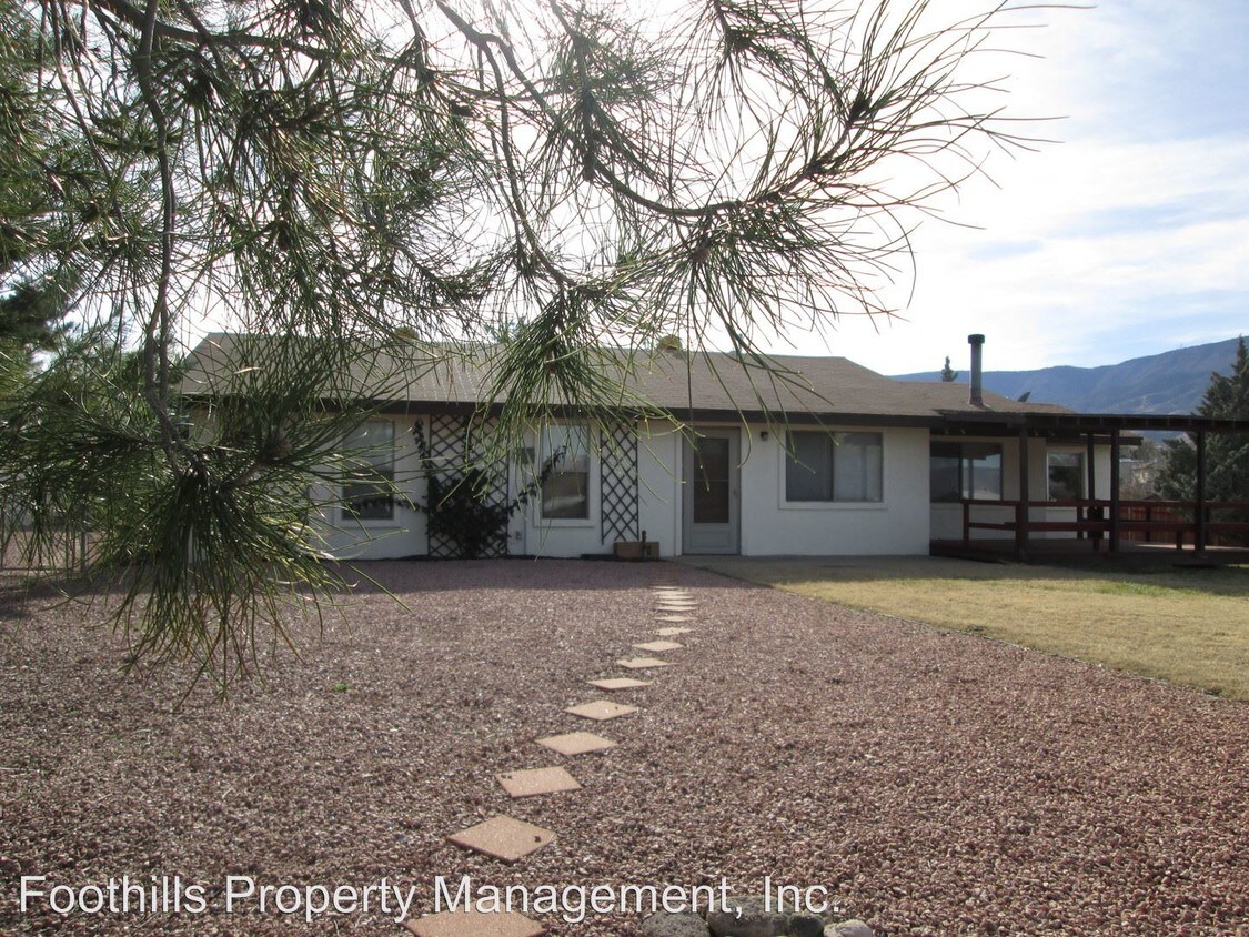Primary Photo - 3 br, 2 bath House - 915 E. Date Street