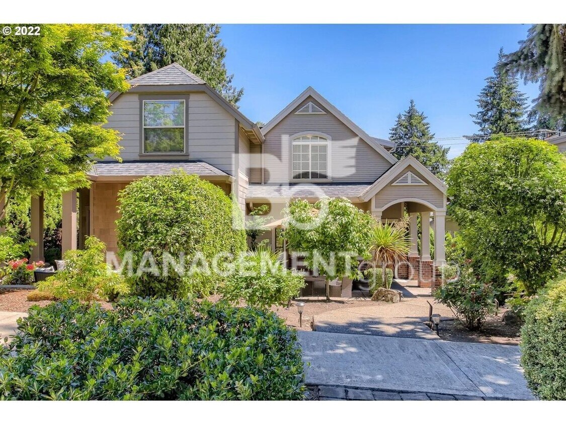 Beautiful Lake Oswego Craftsman Townhome. House Rental in Lake