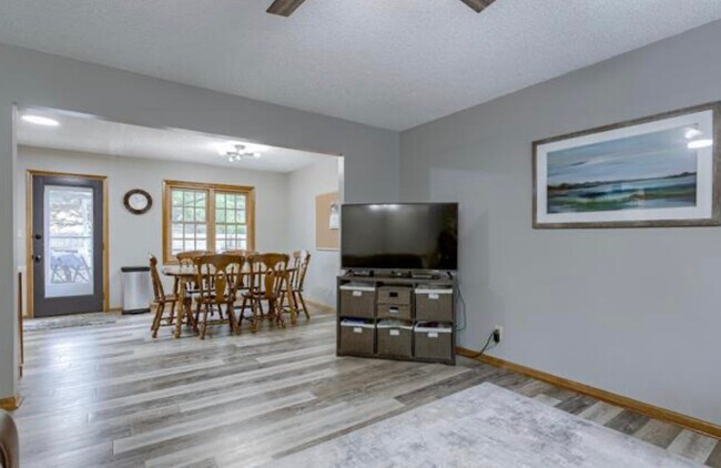 Building Photo - 3400 Wildbriar Ln