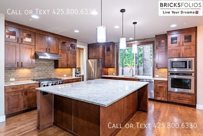 Building Photo - Discover the Perfect Blend of Comfort and ...