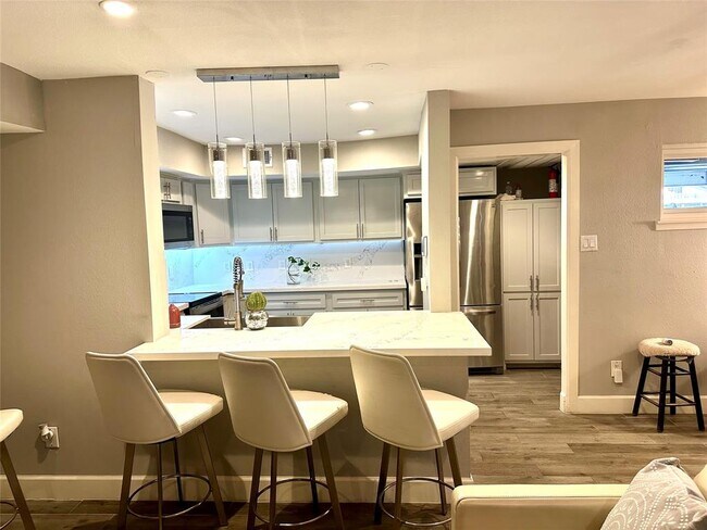 Foto del edificio - 2711 Briarhurst Dr