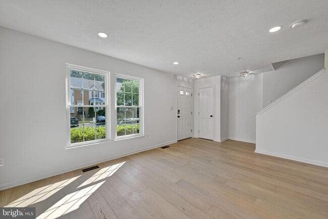 Building Photo - 7836 Foxfarm Ln