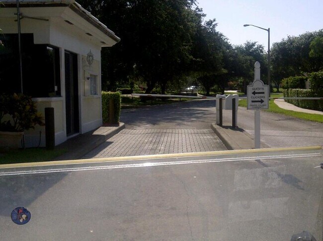 Foto del edificio - 3500 Whitehall Dr
