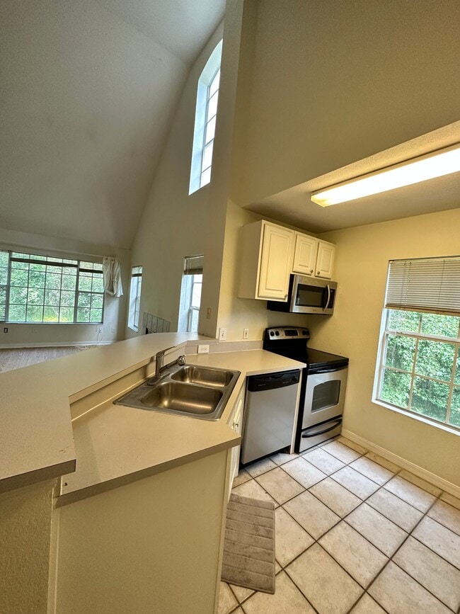 Building Photo - 13703 Richmond Park Dr N