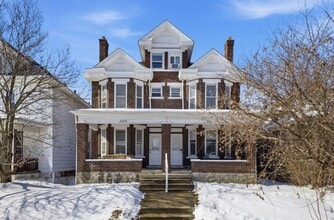 Building Photo - 2209-2211-2211 Summit St