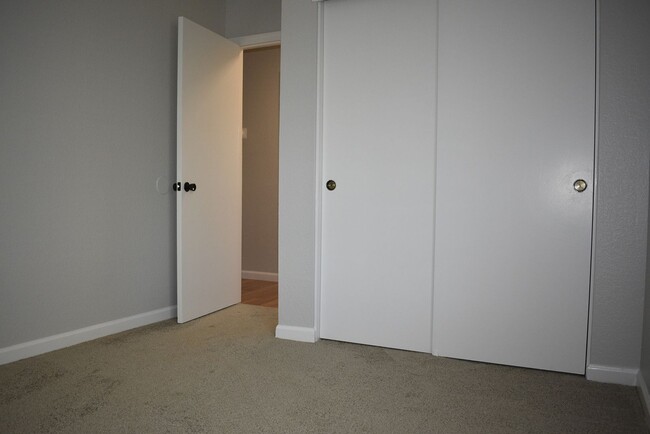 Building Photo - 6008 Myrtlewood Court