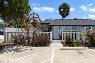 Building Photo - 4521 Edgewater Dr