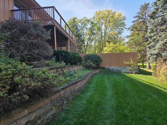 Building Photo - 2250 Greenview Dr