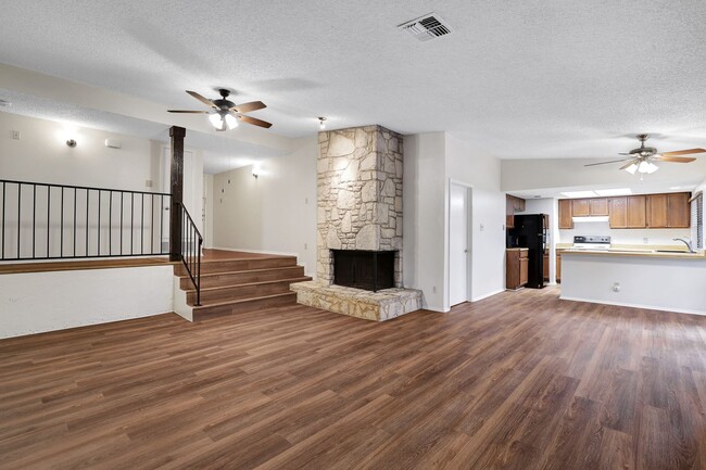 Building Photo - ADORABLE 4bd/2b Priced-right Rental Find i...