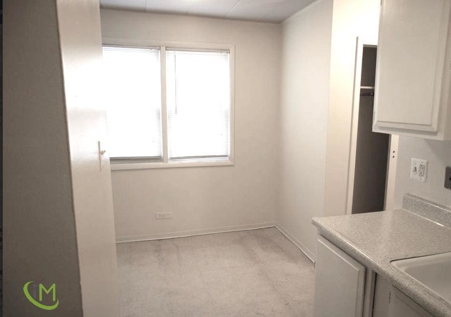 Foto del edificio - 9612 IVANHOE Ave