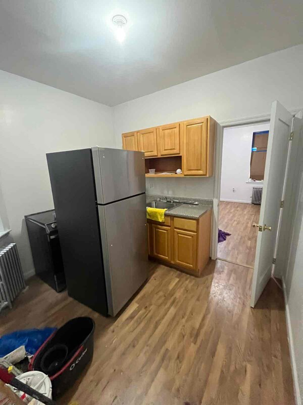 Building Photo - 423 Throop Ave