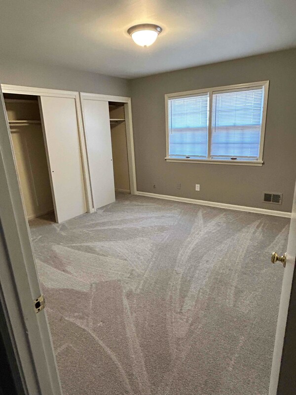 Building Photo - 2549 Glenmary Ave